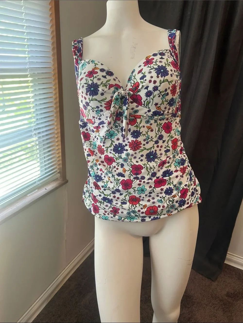 Liz Claiborne Floral Tie-Front Women's Tankiki Top - White with Multicolor